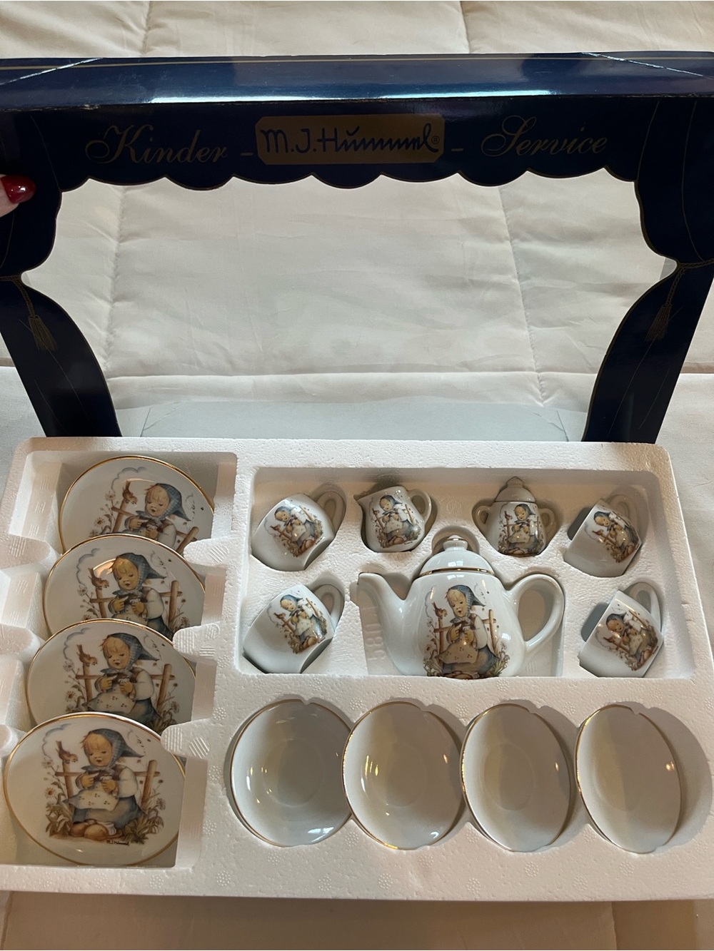 Bird & Blue Bonnet Girl ~ 16 Piece Tea Set
Kinder -M.J.H’nnnnnnl- Service - Picture 8 of 8